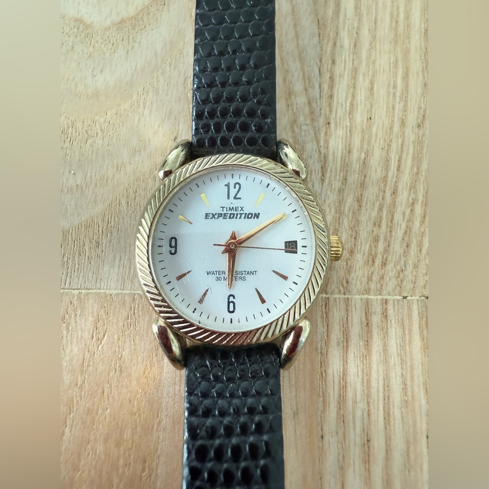 Vintage Timex expedition ladies gold tone black leather watch NEW BATTERY